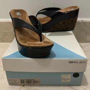 Dani Black Wedge Sandals in Black Patent Leather; Size 7.5